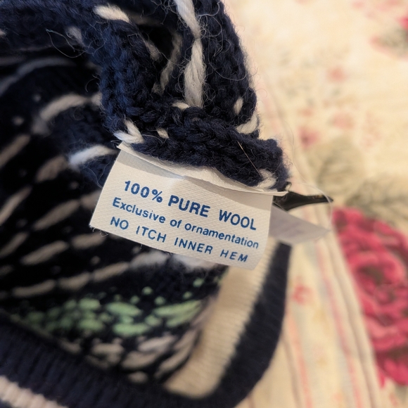 Eddie Bauer Navy and White Wool Hat - Picture 5 of 5